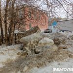 Жители Энгельса жалуются на снег и наледь у полицейского отдела Жители Энгельса жалуются на снег и наледь у полицейского отдела
