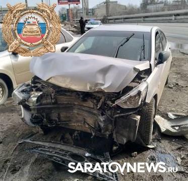 В ДТП с двумя машинами Hyundai в Саратове пострадала женщина В ДТП с двумя машинами Hyundai в Саратове пострадала женщина