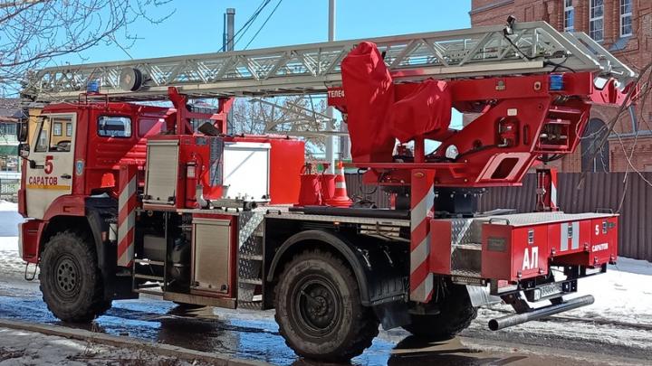 В Заводском районе Саратова жильцы вынуждены были покинуть пятиэтажку из-за пожара В Заводском районе Саратова жильцы вынуждены были покинуть пятиэтажку из-за пожара