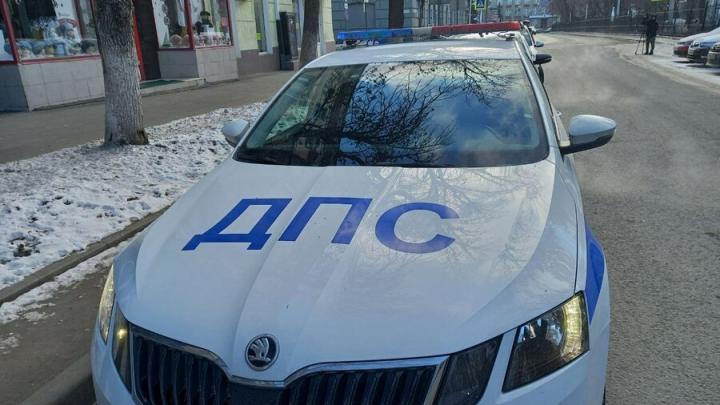 В Саратове инспектора ДПС за деньги решили не задерживать водителя-наркомана В Саратове инспектора ДПС за деньги решили не задерживать водителя-наркомана