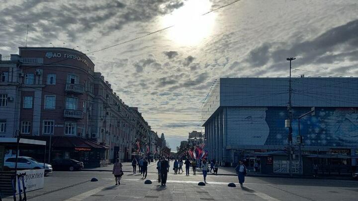 В Саратове на проспекте Столыпина обрушилась часть фасада на старинном здании В Саратове на проспекте Столыпина обрушилась часть фасада на старинном здании
