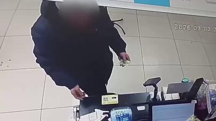 Нашёл карту — устроил шопинг: в Саратове задержали подозреваемого в краже Нашёл карту — устроил шопинг: в Саратове задержали подозреваемого в краже