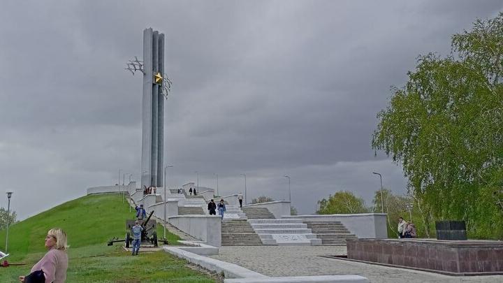 В саратовском Парке Победы будут ремонтировать фонтан «Плачущий камень» В саратовском Парке Победы будут ремонтировать фонтан «Плачущий камень»