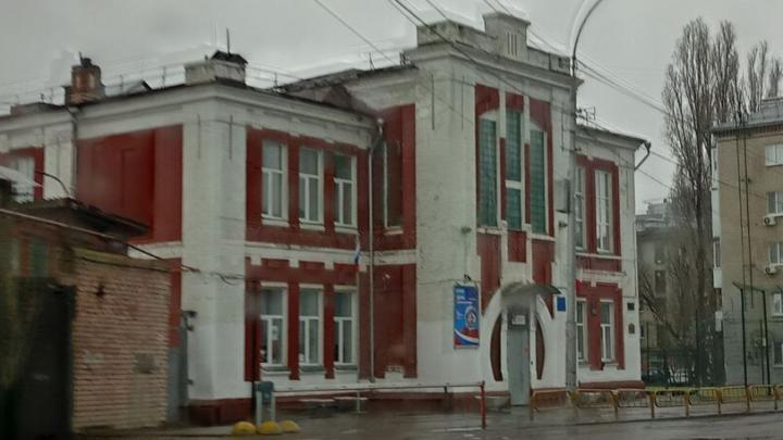 Ремонт старейшей школы в Саратове под угрозой срыва: подрядчиков нет Ремонт старейшей школы в Саратове под угрозой срыва: подрядчиков нет