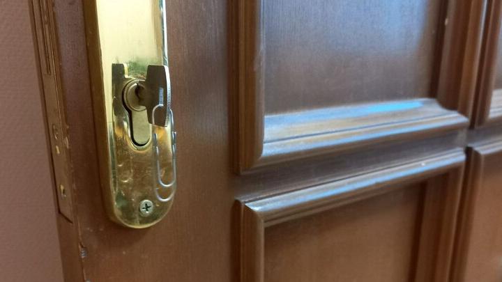 В Энгельсе суд выселил жильца, прописанного прежним хозяином квартиры В Энгельсе суд выселил жильца, прописанного прежним хозяином квартиры
