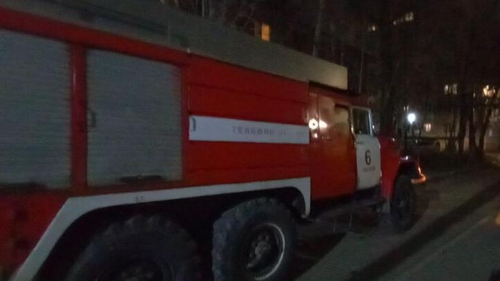 В Вольске 56 жильцов эвакуировали из-за горящей квартиры В Вольске 56 жильцов эвакуировали из-за горящей квартиры
