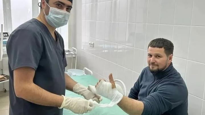 Саратовские врачи спасли кисть мужчины от инвалидности после травмы «болгаркой» Саратовские врачи спасли кисть мужчины от инвалидности после травмы «болгаркой»