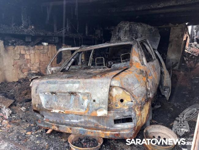 Дом и гараж горели на Большой Горной в Саратове Дом и гараж горели на Большой Горной в Саратове