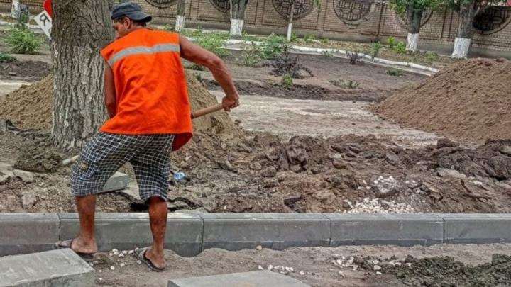 Пешеходов Ленинского района Саратова предупредили о работах на тротуарах: список улиц Пешеходов Ленинского района Саратова предупредили о работах на тротуарах: список улиц