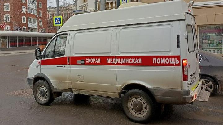 В Саратове пенсионерка разбилась, упав с третьего этажа В Саратове пенсионерка разбилась, упав с третьего этажа