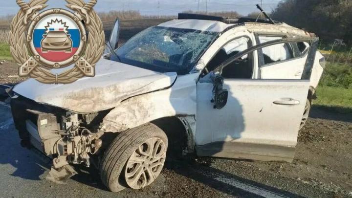 Иномарка перевернулась в Вольском районе: пострадала девушка Иномарка перевернулась в Вольском районе: пострадала девушка