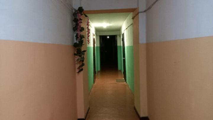 Житель Энгельса отправился в колонию за избиение приятеля до смерти в подъезде Житель Энгельса отправился в колонию за избиение приятеля до смерти в подъезде
