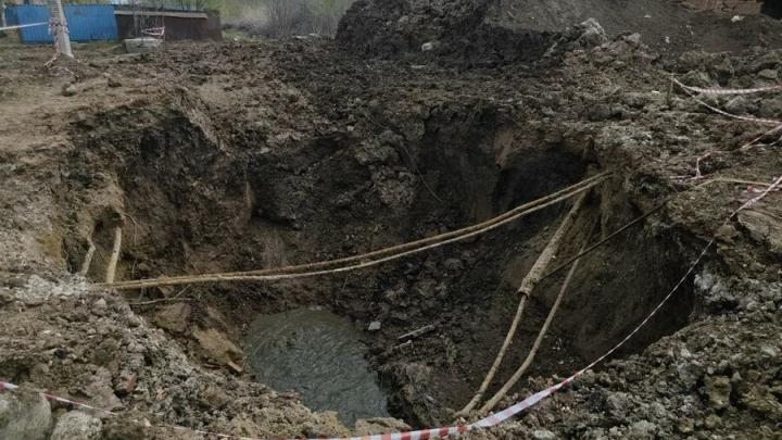 Прорыв в Энгельсе: 15 тысяч человек остались без воды из-за обрушения коллектора Прорыв в Энгельсе: 15 тысяч человек остались без воды из-за обрушения коллектора
