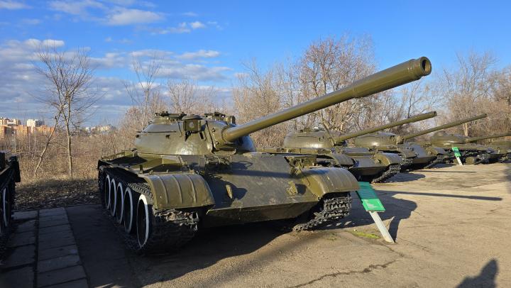 Военный парад 9 мая на Красной площади пройдет без техники, но с авиацией и военными из зоны СВО Военный парад 9 мая на Красной площади пройдет без техники, но с авиацией и военными из зоны СВО