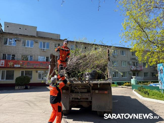 Энергетики «Т Плюс» помогли навести порядок на территории дома ветеранов в Балакове Энергетики «Т Плюс» помогли навести порядок на территории дома ветеранов в Балакове