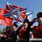 Тысячи саратовцев возложили цветы к Вечному огню на Соколовой горе