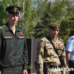 Тысячи саратовцев возложили цветы к Вечному огню на Соколовой горе