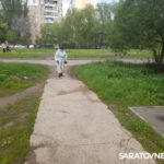 После прорыва коллектора в Энгельсе дезинфицируют дворы на улице Полтавской После прорыва коллектора в Энгельсе дезинфицируют дворы на улице Полтавской