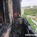 Пять балконов сгорели в десятиэтажке в Саратове