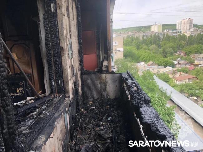 Пять балконов сгорели в десятиэтажке в Саратове