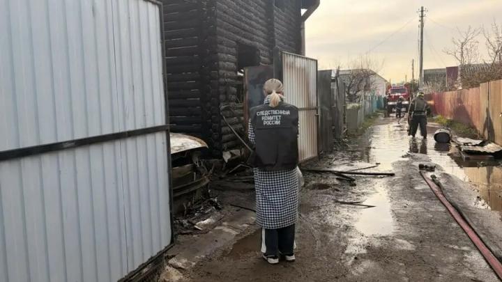 В Балаково на пожаре погибла девочка В Балаково на пожаре погибла девочка
