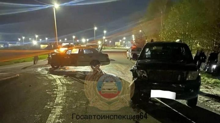 В саратовских Дубках женщина пострадала в ДТП с двумя иномарками В саратовских Дубках женщина пострадала в ДТП с двумя иномарками