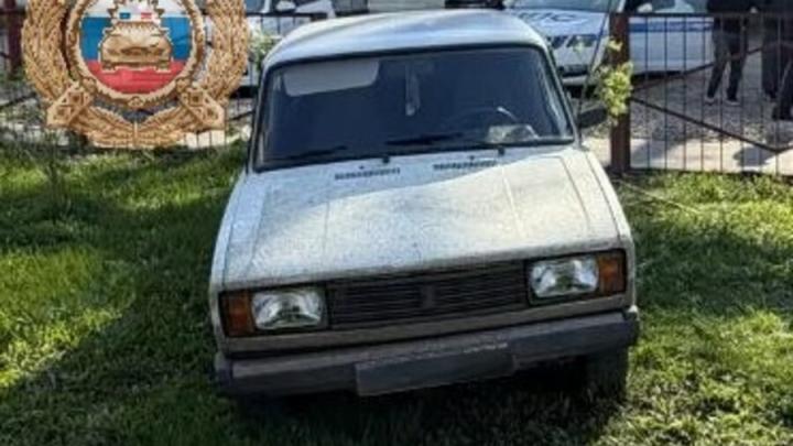 В Петровске «пятёрка» сама съехала в кювет и сбила пенсионерку В Петровске «пятёрка» сама съехала в кювет и сбила пенсионерку