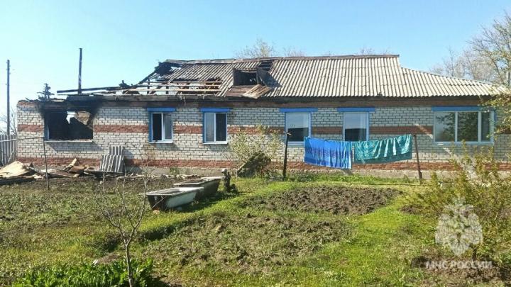 В Озинках при пожаре в двухквартирном доме пострадал 60-летний мужчина В Озинках при пожаре в двухквартирном доме пострадал 60-летний мужчина