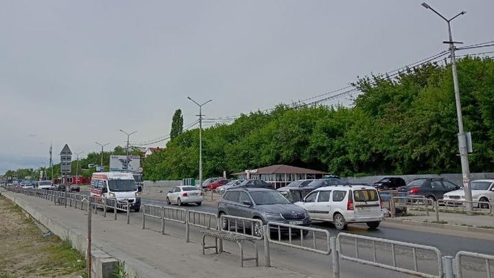 В Саратове начали ночной ремонт дороги через Затон В Саратове начали ночной ремонт дороги через Затон
