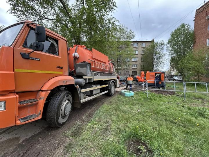 На аварийном коллекторе в Энгельсе готовятся к прокладке новой трубы На аварийном коллекторе в Энгельсе готовятся к прокладке новой трубы