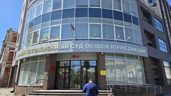 Женщину уволили за обручальное кольцо и лак на ногтях – суд Саратова поддержал завод Женщину уволили за обручальное кольцо и лак на ногтях – суд Саратова поддержал завод