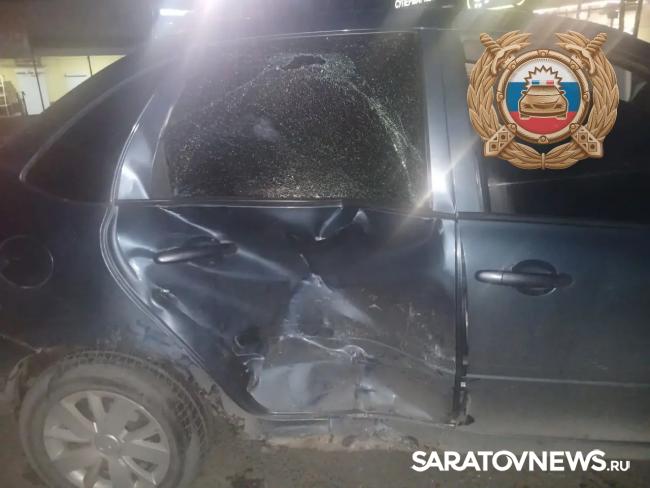 В Вольске молодые водители на «Ладах» попали в ДТП: пострадала пассажирка В Вольске молодые водители на «Ладах» попали в ДТП: пострадала пассажирка