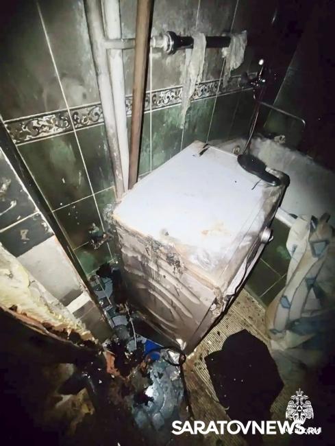 Утром на пожаре в саратовской девятиэтажке пострадал пожилой мужчина