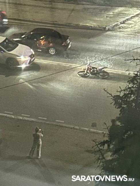 Мотоциклиста сбили ночью в Заводском районе Саратова