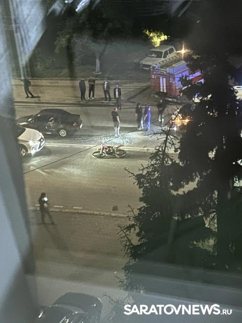 Мотоциклиста сбили ночью в Заводском районе Саратова Мотоциклиста сбили ночью в Заводском районе Саратова