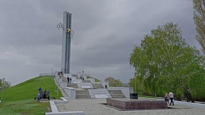 В Парке Победы в Саратове начали реконструкцию фонтана «Плачущий камень» В Парке Победы в Саратове начали реконструкцию фонтана «Плачущий камень»