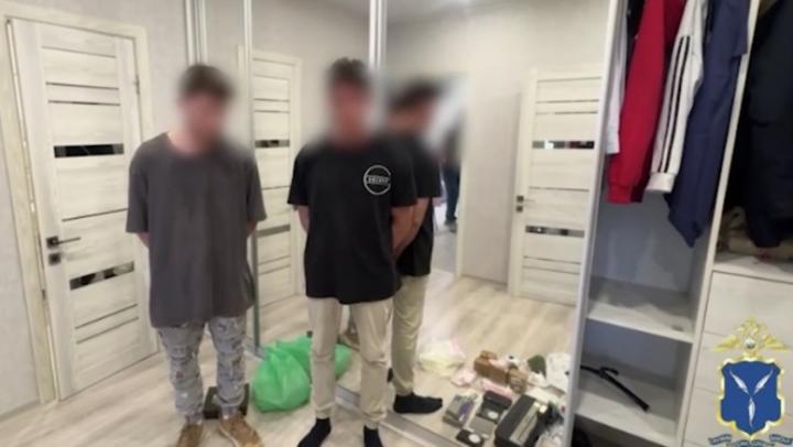 Полиция изъяла 6 кг наркотиков у двух братьев из Энгельса Полиция изъяла 6 кг наркотиков у двух братьев из Энгельса