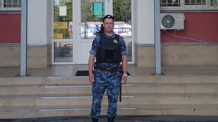 В суде Аткарского района пристав помог посетителю во время приступа эпилепсии В суде Аткарского района пристав помог посетителю во время приступа эпилепсии