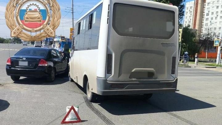 Две пассажирки маршрутки пострадали в ДТП в Балакове Две пассажирки маршрутки пострадали в ДТП в Балакове