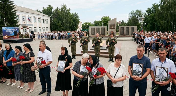 Аркадакский, Лысогорский, Пугачевский районы скорбят: еще несколько уроженцев региона не вернулись с передовой Аркадакский, Лысогорский, Пугачевский районы скорбят: еще несколько уроженцев региона не вернулись с передовой