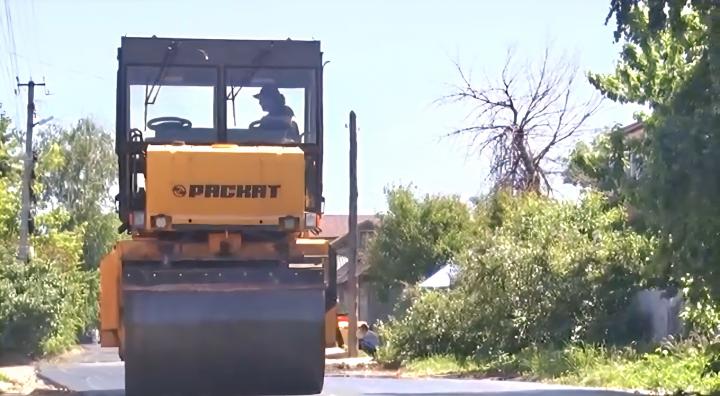 В поселке Прибрежный завершается ремонт двух важных дорог В поселке Прибрежный завершается ремонт двух важных дорог