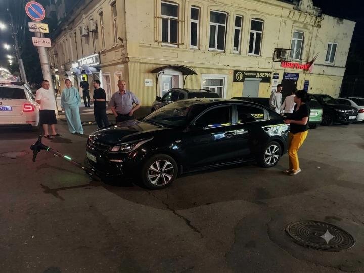 ДТП в центре Саратова: 17-летний самокатчик попал под колеса автомобиля ДТП в центре Саратова: 17-летний самокатчик попал под колеса автомобиля