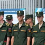 На набережной Саратова прошли торжества в честь 330-летия Военно-морского флота На набережной Саратова прошли торжества в честь 330-летия Военно-морского флота
