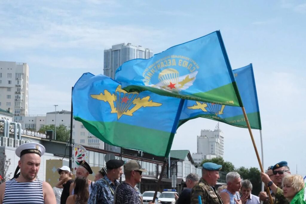На набережной Саратова прошли торжества в честь 330-летия Военно-морского флота На набережной Саратова прошли торжества в честь 330-летия Военно-морского флота