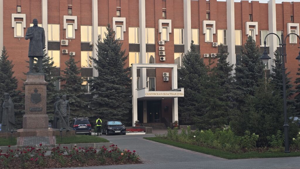 Вице-спикер Саратовской облдумы Овсянников признался, что хочет вернуться к работе слесарем Вице-спикер Саратовской облдумы Овсянников признался, что хочет вернуться к работе слесарем