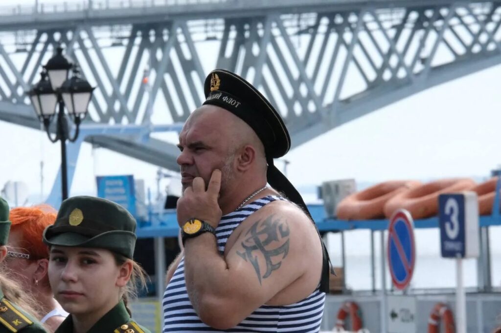 На набережной Саратова прошли торжества в честь 330-летия Военно-морского флота На набережной Саратова прошли торжества в честь 330-летия Военно-морского флота