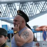 На набережной Саратова прошли торжества в честь 330-летия Военно-морского флота На набережной Саратова прошли торжества в честь 330-летия Военно-морского флота