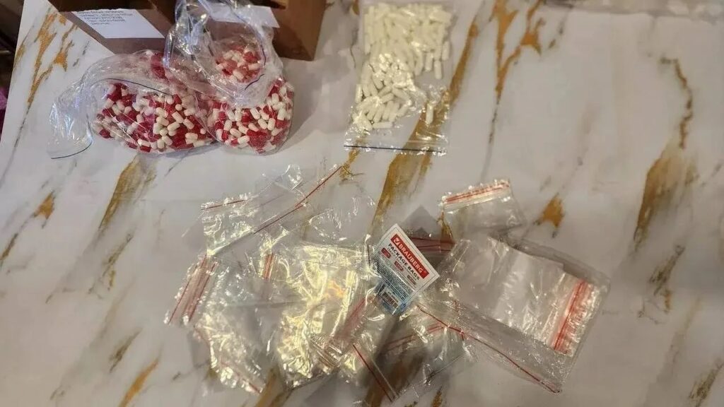 Посылка с «янтарной кислотой»: в Саратове задержали мужчину с килограммом запрещенного препарата