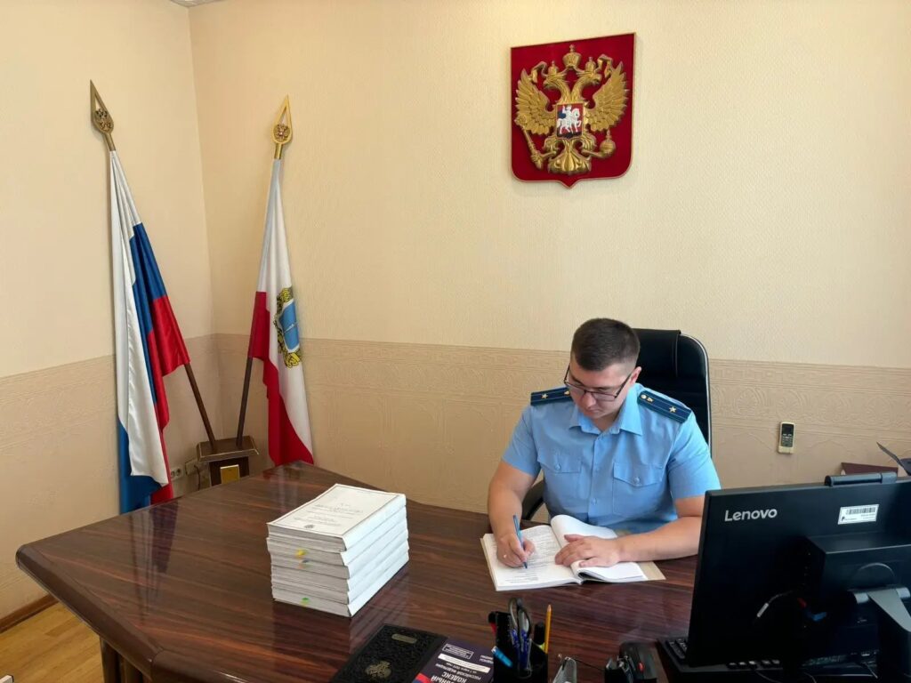 Охота на загородные дома: банда вывозила из коттеджей под Саратовом оружие и документы Охота на загородные дома: банда вывозила из коттеджей под Саратовом оружие и документы