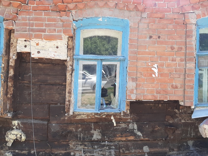 В Саратове обрушился знаменитый «волнообразный» дом В Саратове обрушился знаменитый «волнообразный» дом